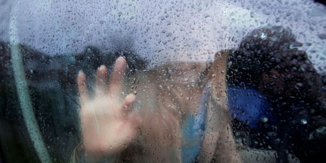 Apledėja priekinis stiklas? 4 klastingos priežastys, apie kurias vairuotojai net nenutuokia