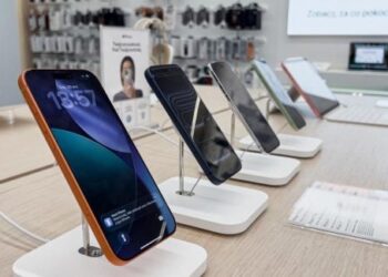 Apple po 14 metų nuvertė Samsung: paaiškėjo, kurie iPhone modeliai šluojami iš lentynų