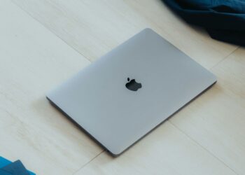 Apple ruošia pigų MacBook su iPhone lustu: ar tai bus didžiausias smūgis „Windows“ rinkai?