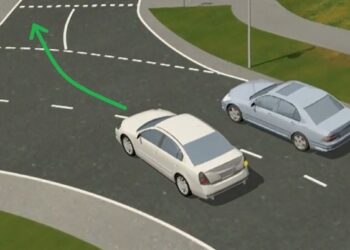 Ar galima išvažiuoti iš žiedo iš kairės juostos? Dažna klaida vairuotojams kainuoja brangiai