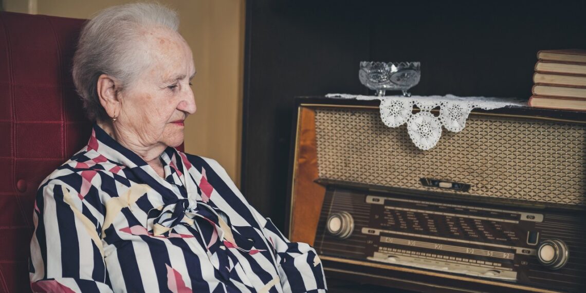 Atsikelti be rankų darosi sunku? Gydytojai įspėja: tai pavojingas raumenų silpnėjimo ženklas