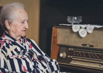 Atsikelti be rankų darosi sunku? Gydytojai įspėja: tai pavojingas raumenų silpnėjimo ženklas