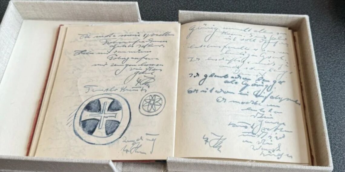 Atskleista: slaptas Hitlerio dienoraštis su Marlenos Dietrich pagrobimo planu parduotas už 30 tūkst. eurų