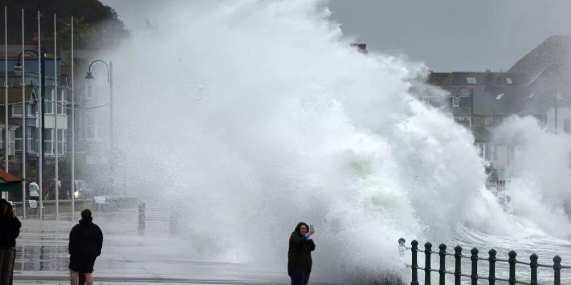Audringas siaubas: štormas Goreti talžo Prancūziją ir JK – raudonas pavojus, chaosas ir panika