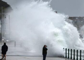 Audringas siaubas: štormas Goreti talžo Prancūziją ir JK – raudonas pavojus, chaosas ir panika