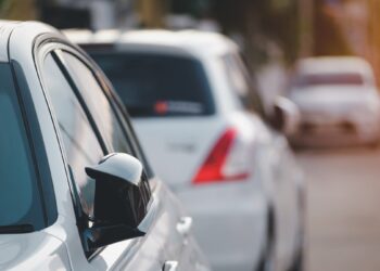 Austrija užkirto kelią šokiruojančioms 800 eurų baudos už minutės sustojimą privačiame kieme