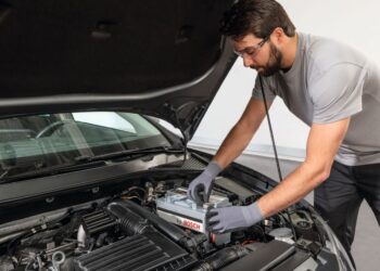 Automobilio akumuliatoriaus TRUKMĖ: tiek jis iš tiesų laiko ir ką gudriai nutyli pardavėjai