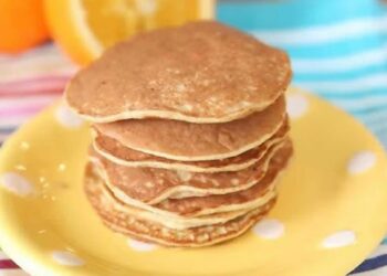 Bananas ir varškė vietoj miltų: šie sveiki blynai išprotino visą internetą – pabandyk šiandien