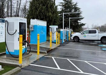 BC Hydro revoliucija: peržengė 800 elektromobilių krovimo taškų ribą ir pristatė galingiausią įkroviklį