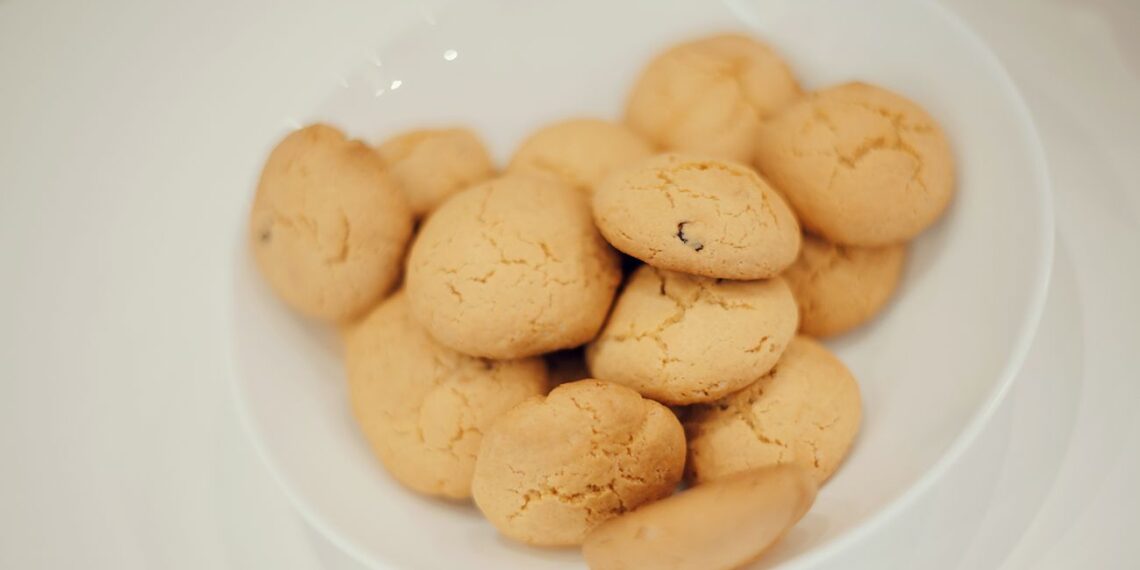 Be sviesto ir kiaušinių: neįtikėtinai pigūs sausainiai iš pieno, kuriuos iškeps net vaikas