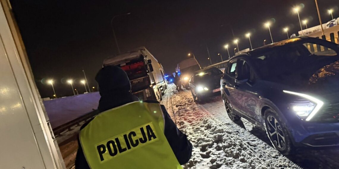 Benzyna, diesel ar elektra: kuris automobilis tave išgelbės per naktį įstrigus sniego spąstuose?