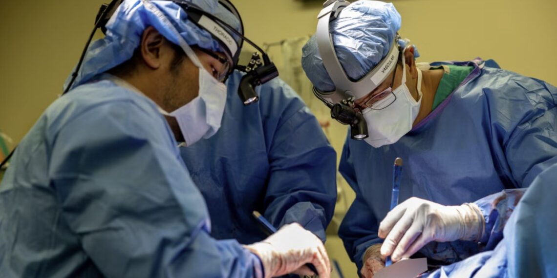 Beplaučių atvejis pribloškė medikus: 33 metų vyras dvi paras išgyveno prijungtas prie dirbtinės plaučių sistemos