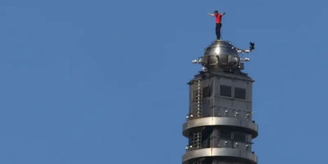 Beprotiškas žygis Taivane: amerikietis plikomis rankomis įveikė 101 aukšto dangoraižį be virvės