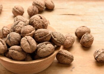 Be skalpelio ar botokso: sauja riešutų per dieną geriau atgaivina brandžią odą nei brangūs kremai