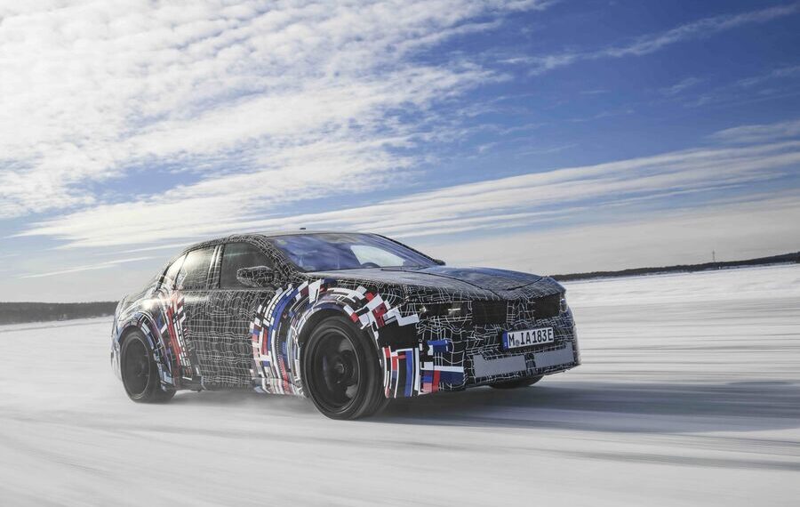 BMW ruošia beprotišką M elektromobilį: 4 varikliai kiekvienam ratui, 2027 m. pažadins asfaltą