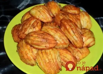 Bulvės perpjaunu, sumaišau su česnakų mišiniu ir kepu 3 kartus per savaitę – geresnės garnyro idėjos dar nematėt!