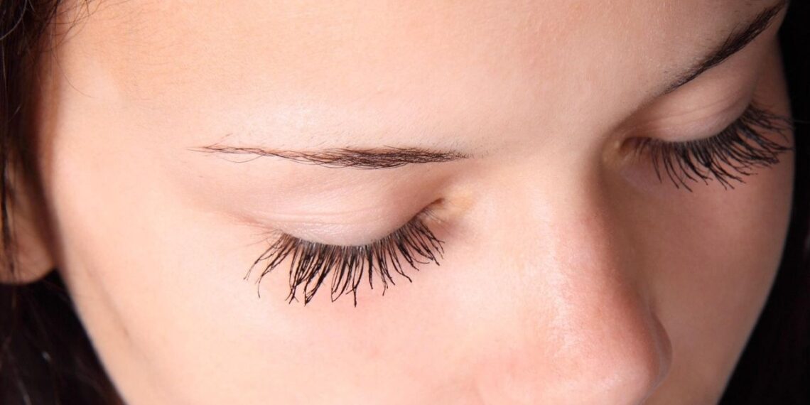 Dermatologai šokiruoti: ši medžiaga stangrina paakių odą geriau nei retinolis ir hialuronas