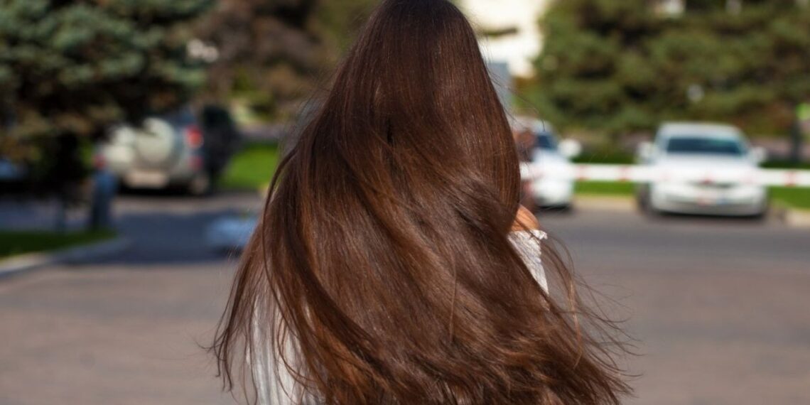 Dermatologė atskleidė: 7 įpročiai, kurie REALIAI pagreitina plaukų augimą