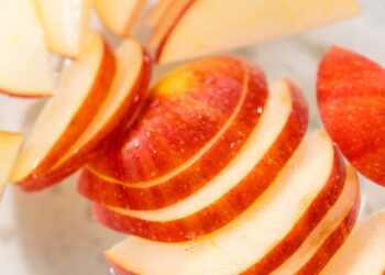 Dermatologė nustėro: 10 min., vienas obuolys – ir žiemos šiurkštumas nuo veido dingsta!