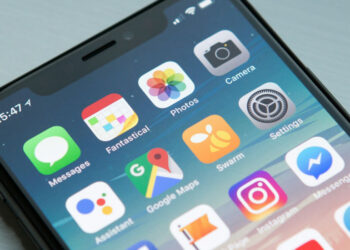 Didžiausia klaida naudojantis išmaniuoju: taip kasdien žaloji telefoną ir to net nepastebi