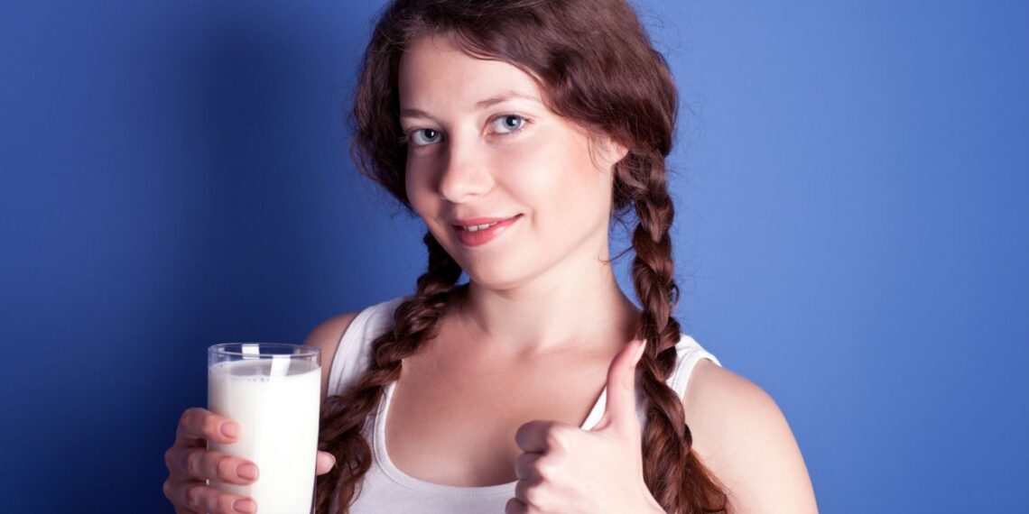 Dietologai įvardijo 3 gėrimus, kurie gali pakeisti įprastą pieną: daug daugiau kalcio, nei manėte