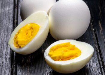 Dietologai perspėja: ar valgydami visą kiaušinį, o ne tik baltymą, iš tiesų lieknėjate?