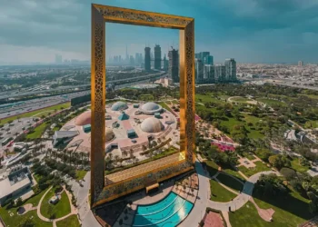 Dubajus šokiruoja pasaulį: valdžia pristatė beprotišką planą nutiesti gatvę iš gryno aukso