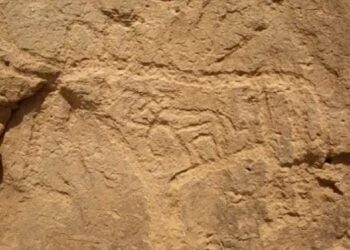 Egipto dykumoje aptikti milžiniški hieroglifai: mokslininkai įžvelgia šokiruojančią ryšio su kosmosu paslaptį