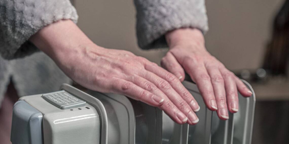 Ekspertai atskleidė, kokią temperatūrą žiemą nustatyti namuose – šią klaidą daro beveik visi