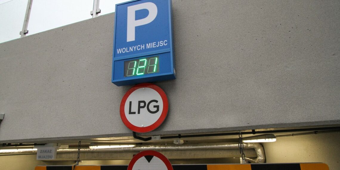 Ekspertai atskleidžia: ar iš tiesų draudžiama į požeminį parkingą važiuoti automobiliu su LPG?