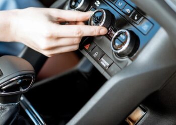 Ekspertai šokiruoti: žiemą spaudi šį mygtuką automobilyje? Milžiniška klaida vairuotojams