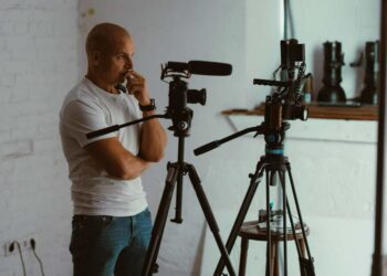 Ekspertė atskleidė 7 triukus: kaip prieš vaizdo kamerą atrodyti užtikrintai net jei labai jaudiniesi