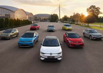 ES automobilių rinką 2025 sudrebino revoliucija: benzinui ir dyzeliui – skaudus smūgis