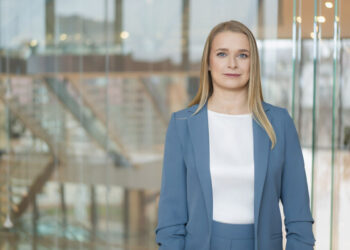 ES peržiūri draudimą degimo varikliams: ar lankstumas nevirsta klimato krizės kapituliacija?