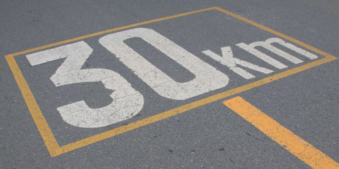 Europa šokiruota: Romos miestas smogia vairuotojams – visame centre greitis kerpamas iki 30 km/h