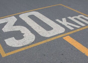 Europa šokiruota: Romos miestas smogia vairuotojams – visame centre greitis kerpamas iki 30 km/h