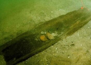 Ežero dugne atrasti priešistoriniai kanojų laivai, senesni už Egipto piramides – nuotraukos šokiruoja