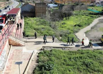 Fiasko Ispanijos geležinkelyje: keleivinį traukinį traiško staiga ant bėgių kritęs kranas