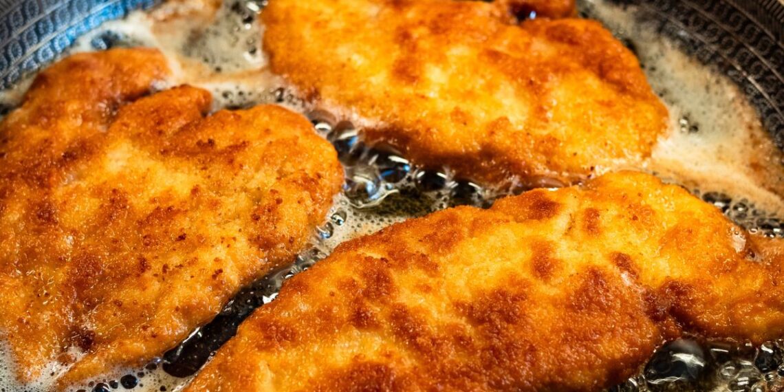 GENIALUS triukas: šituo pabarstyk keptuvę ir aliejus NEBESITAŠKYS net kepant kotletus