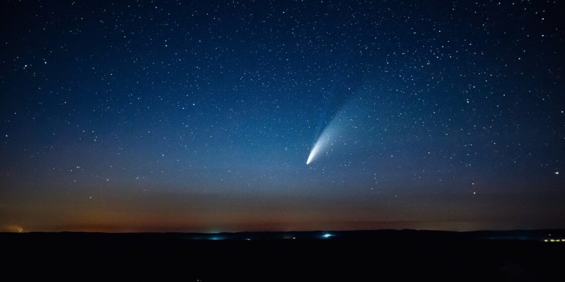 Gigantiška kometa artėja prie Žemės: ar 2026-aisiais išvysime įspūdingą šou plika akimi?