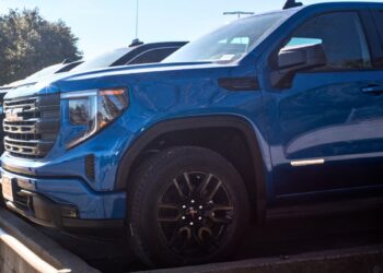 GM skandalas: 600 tūkst. galingų V8 SUV ir pikapų gali sustoti net po garantinio remonto