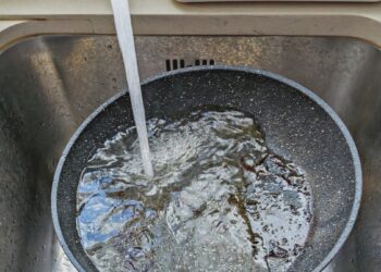 Greičiausias būdas sunaikinti naują keptuvę: viena klaida ir po kelių kartų ją mesite lauk