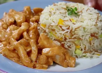 Greiti česnakiniai vištienos kąsneliai per 10 minučių: tokio minkšto mėsos dar neragavote!