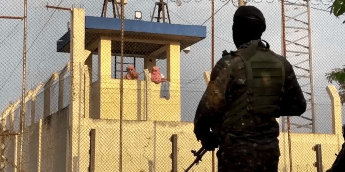 Guatemala šokiruota: prezidentas netikėtai įveda mėnesį ekstremalią padėtį – kas vyksta iš tiesų?