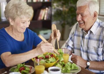 Harvardo gydytojas atskleidė: šis kasdienis mitybos triukas gali drastiškai sulėtinti senėjimą