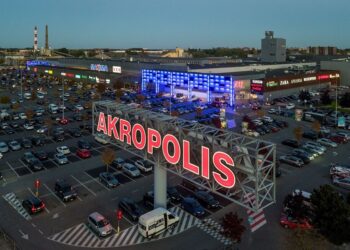 Į „Akropolį“ grįžo legendinis „Dylas“: kainos skaudžiai kanda, bet pramogos vilioja kaip KrokoDylas