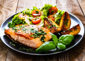 „Iki“ savaitgalio kainokritis: 3 neįtikėtinai pigūs patiekalai su bananais, lašiša ir faršu