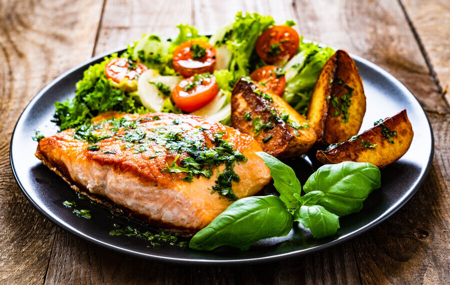 „Iki“ savaitgalio kainokritis: 3 neįtikėtinai pigūs patiekalai su bananais, lašiša ir faršu