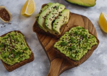 Ilgaamžiškumo ekspertas atskleidė 3 slaptus pusryčius: valgykite taip ir ramiai sulauksite 100 metų