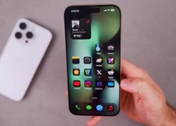 iPhone baterija visada 100%? Paprastas triukas, kurį „Apple“ tyliai slepia nuo vartotojų